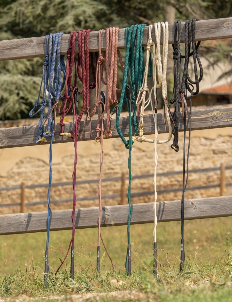 Pack de matériel d'éducation du cheval avec 1 stick de communication, 1 licol corde, 1 longe de 3m70 et 1 cordelette de stick