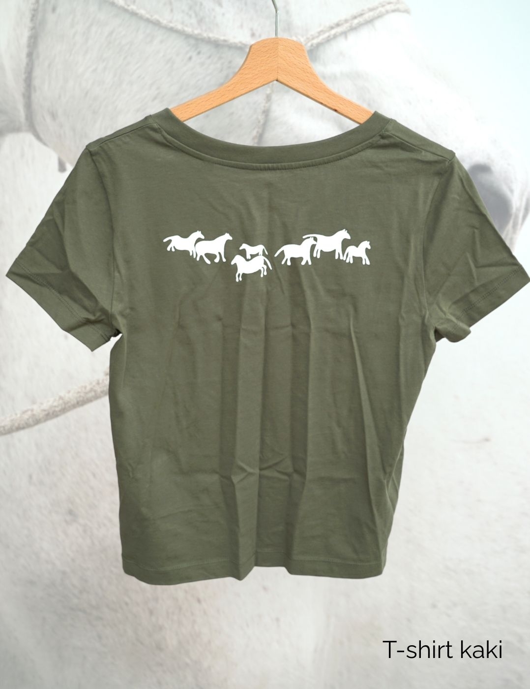 Tshirt kaki col V Takh logo dos